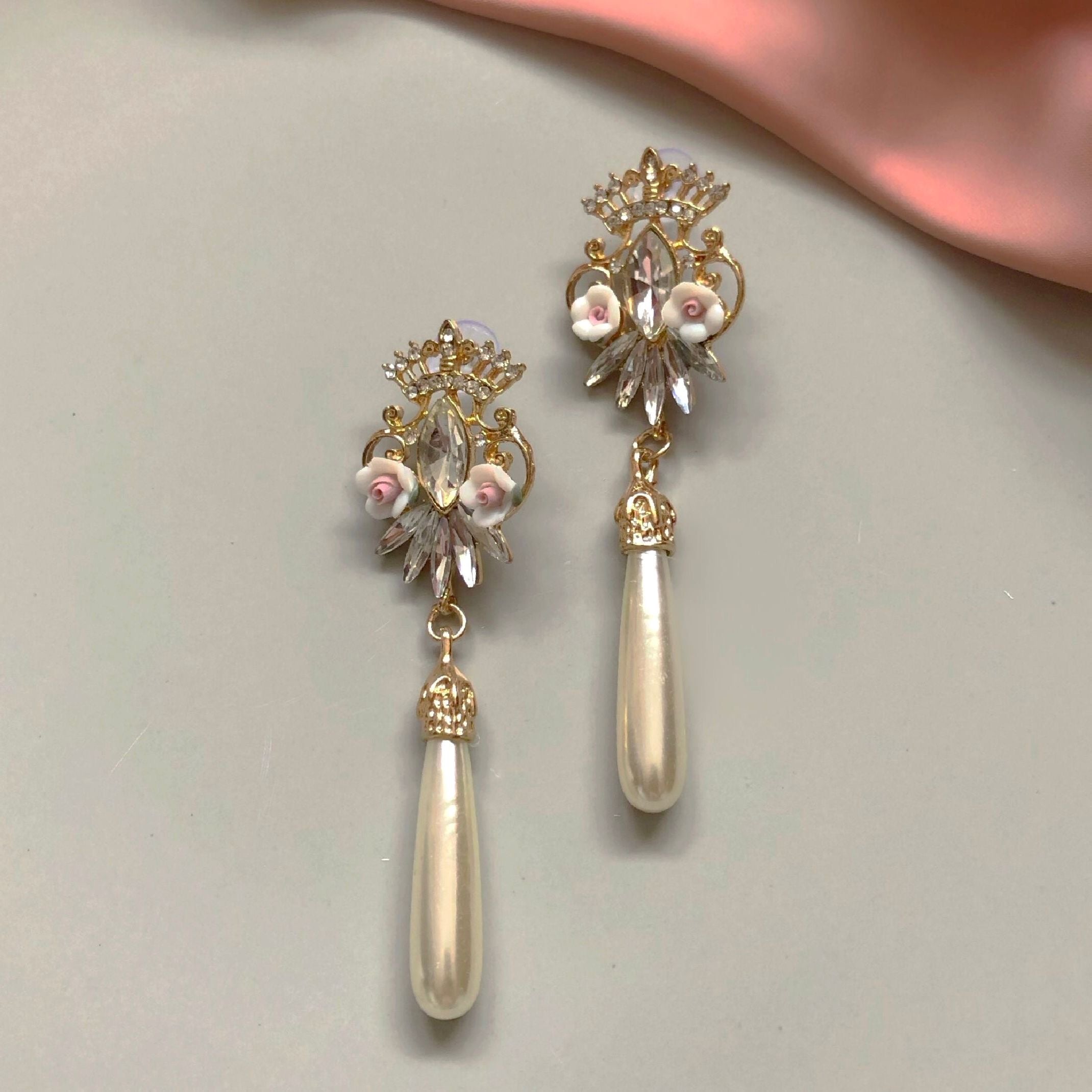 Cream pearl earrings 