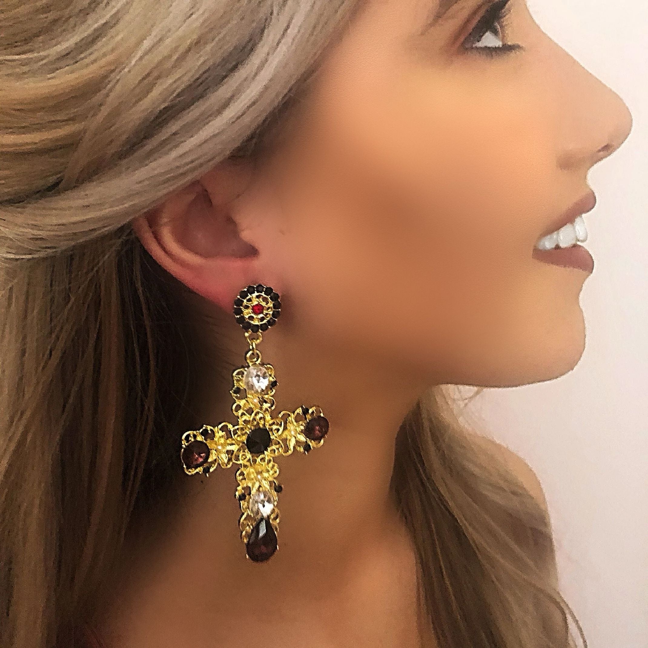 Cross earrings with wine jewels 