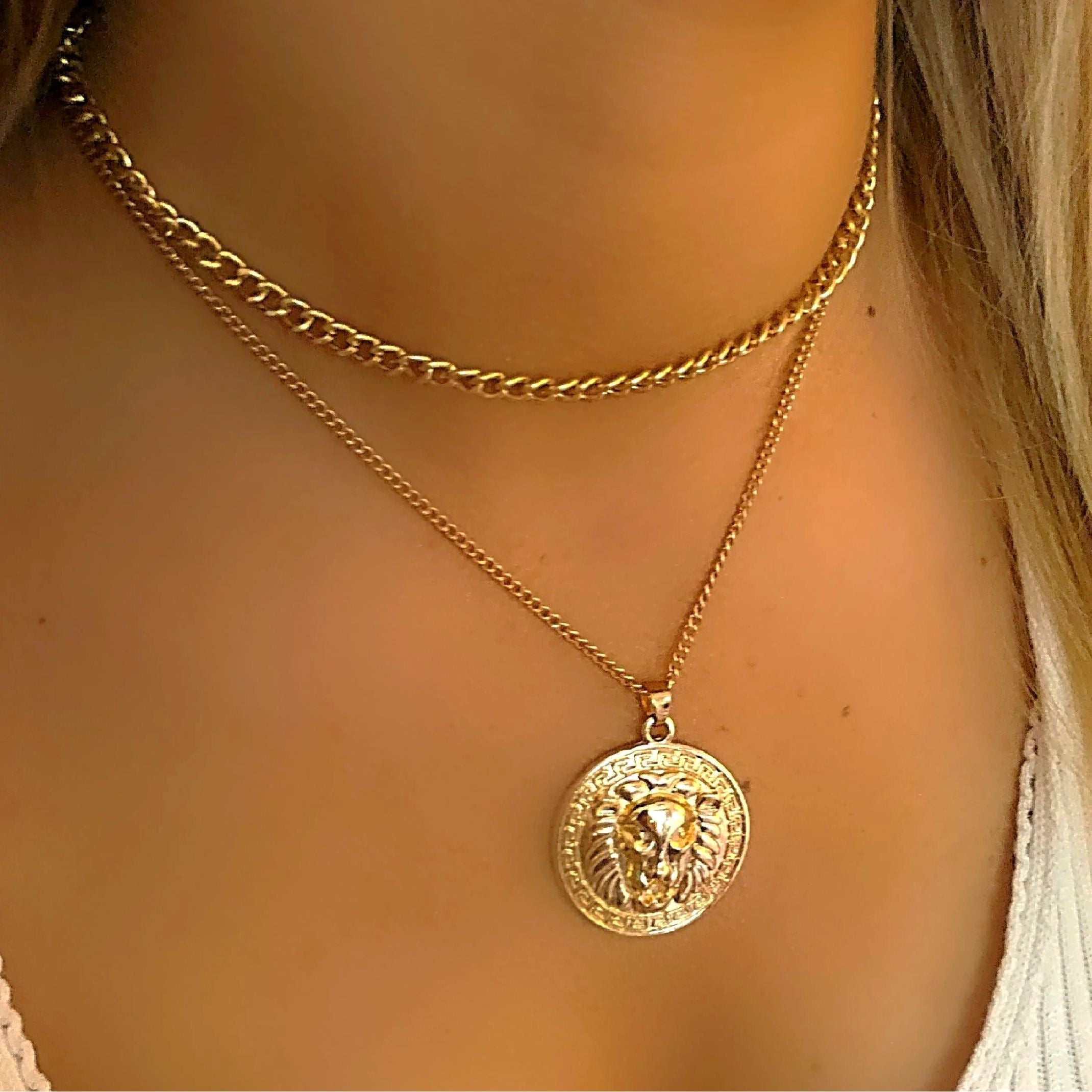Lion disc necklace 