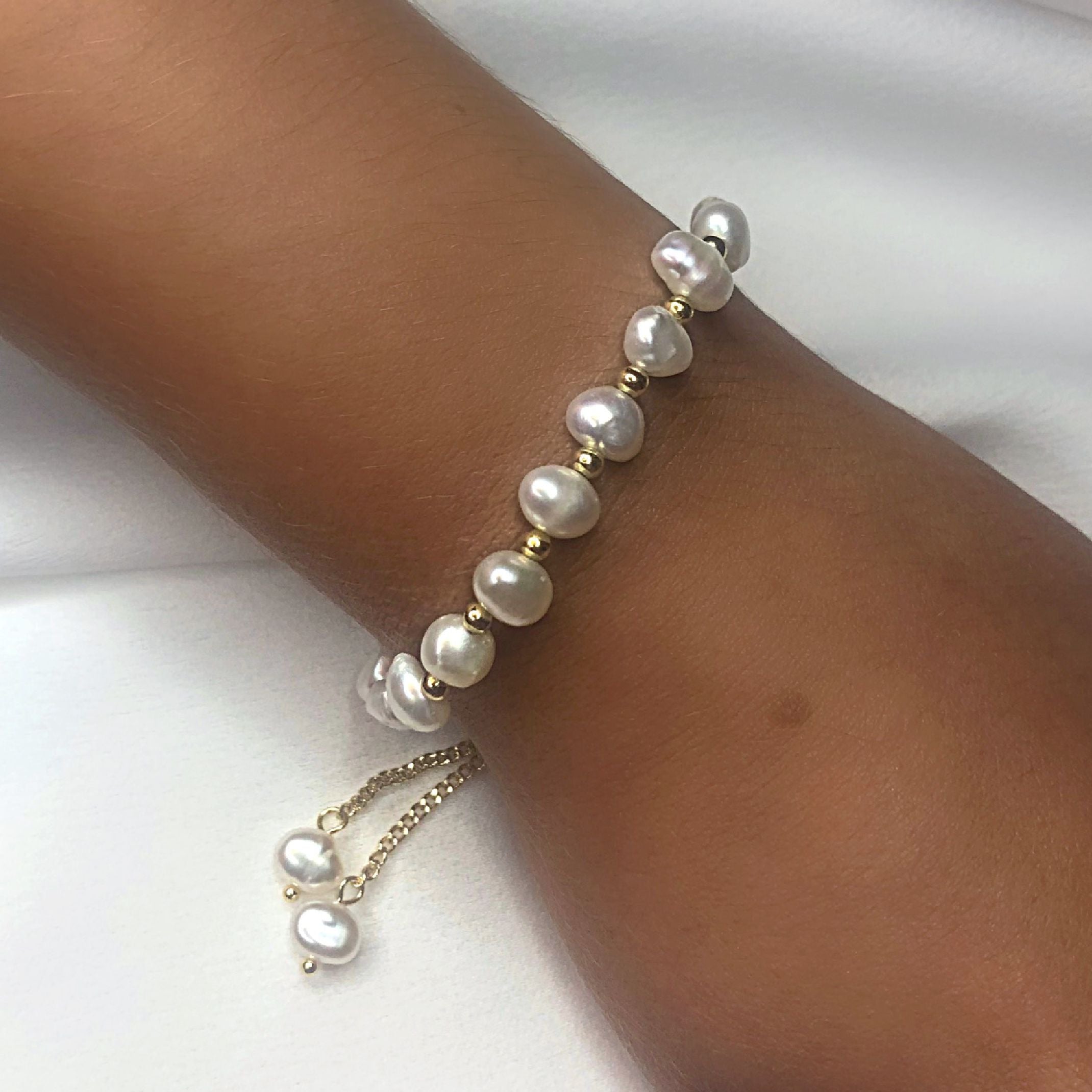 Pearl pull bracelet 