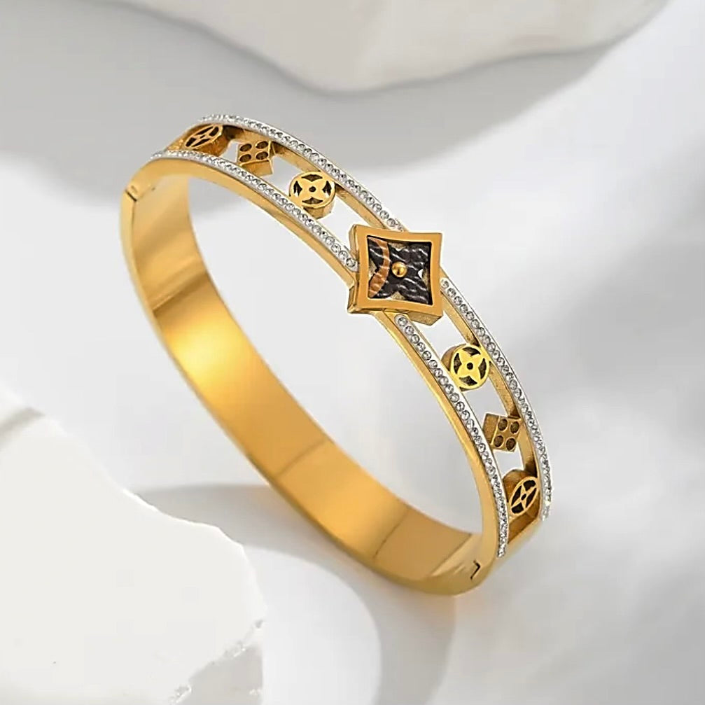 Diamond clover bangle 