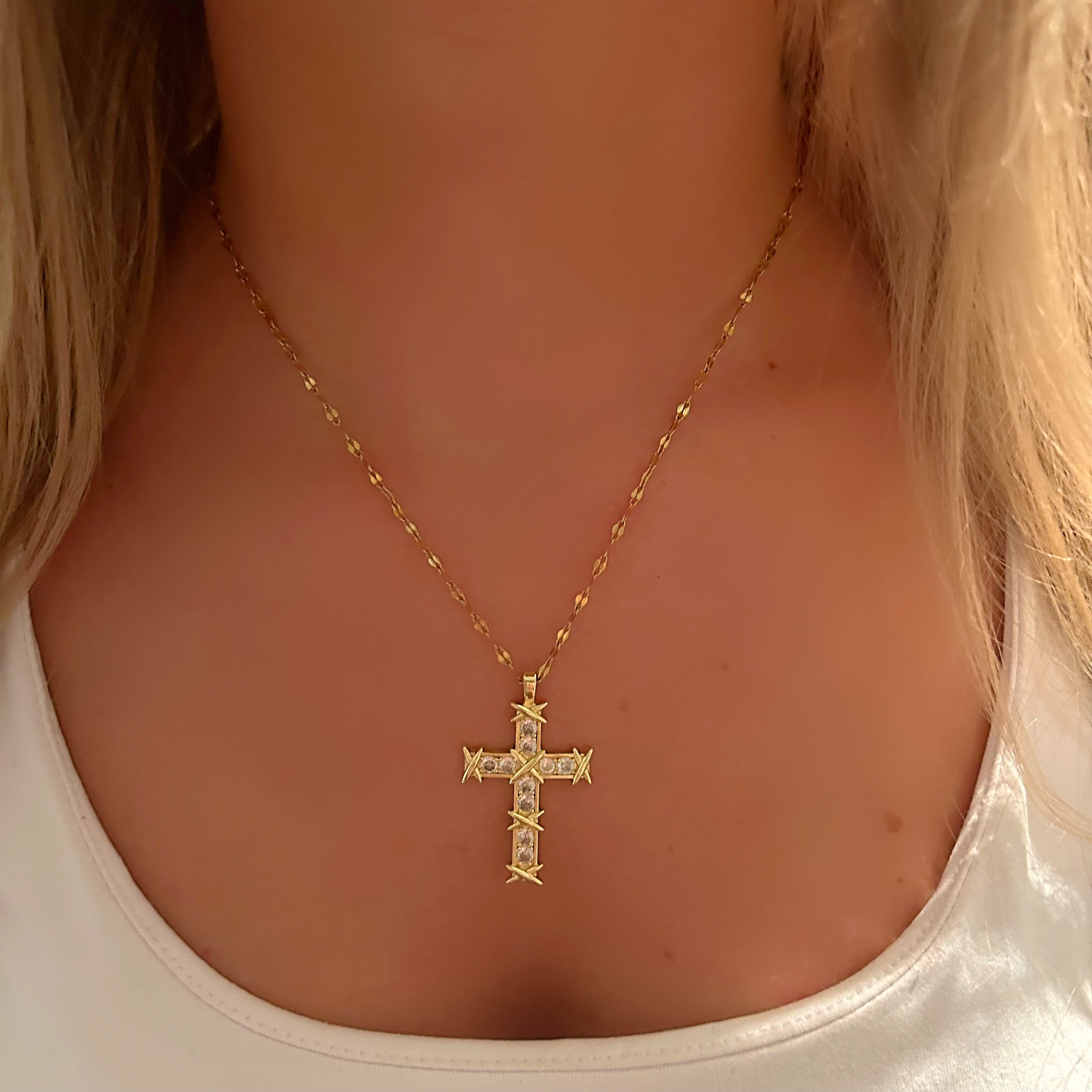 XO Cross Necklace – Gorge Malorge