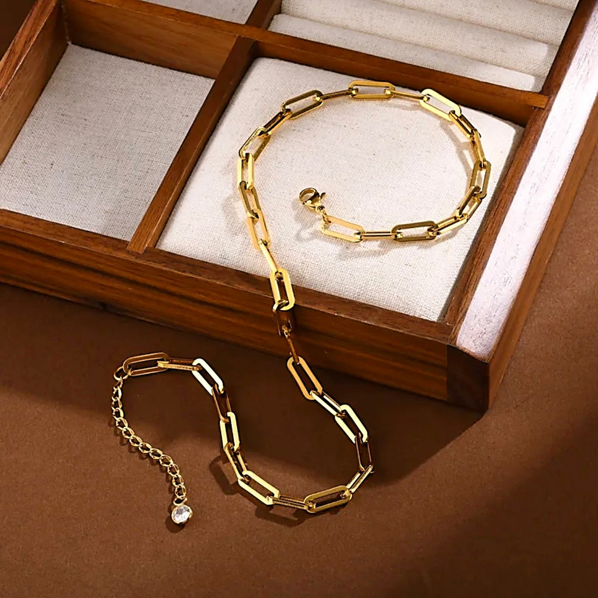Gold paperclip chain necklace 