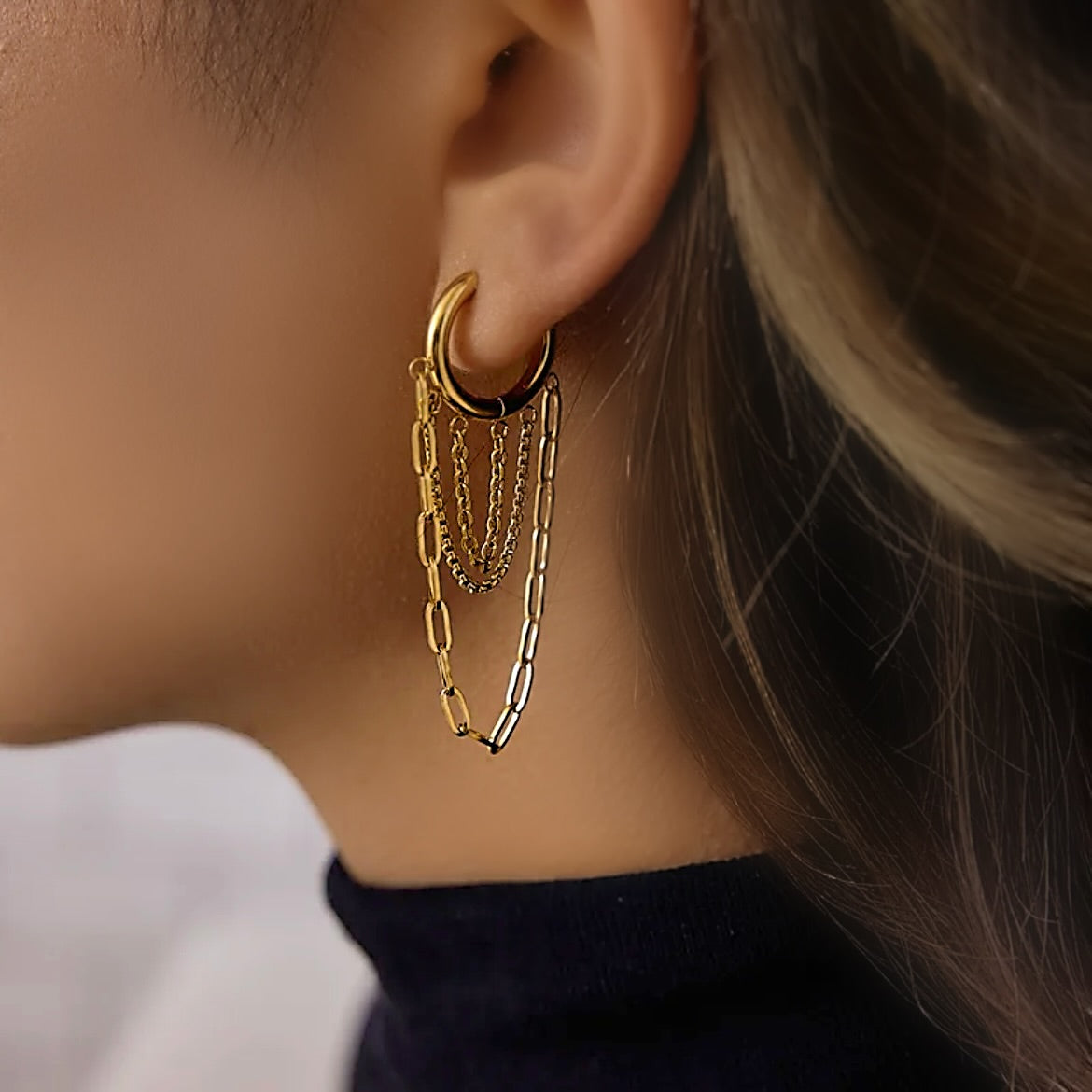 Gold chain huggie earrings