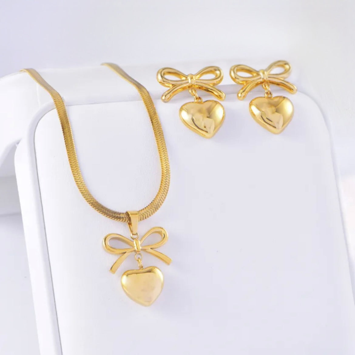 Bow heart necklace 