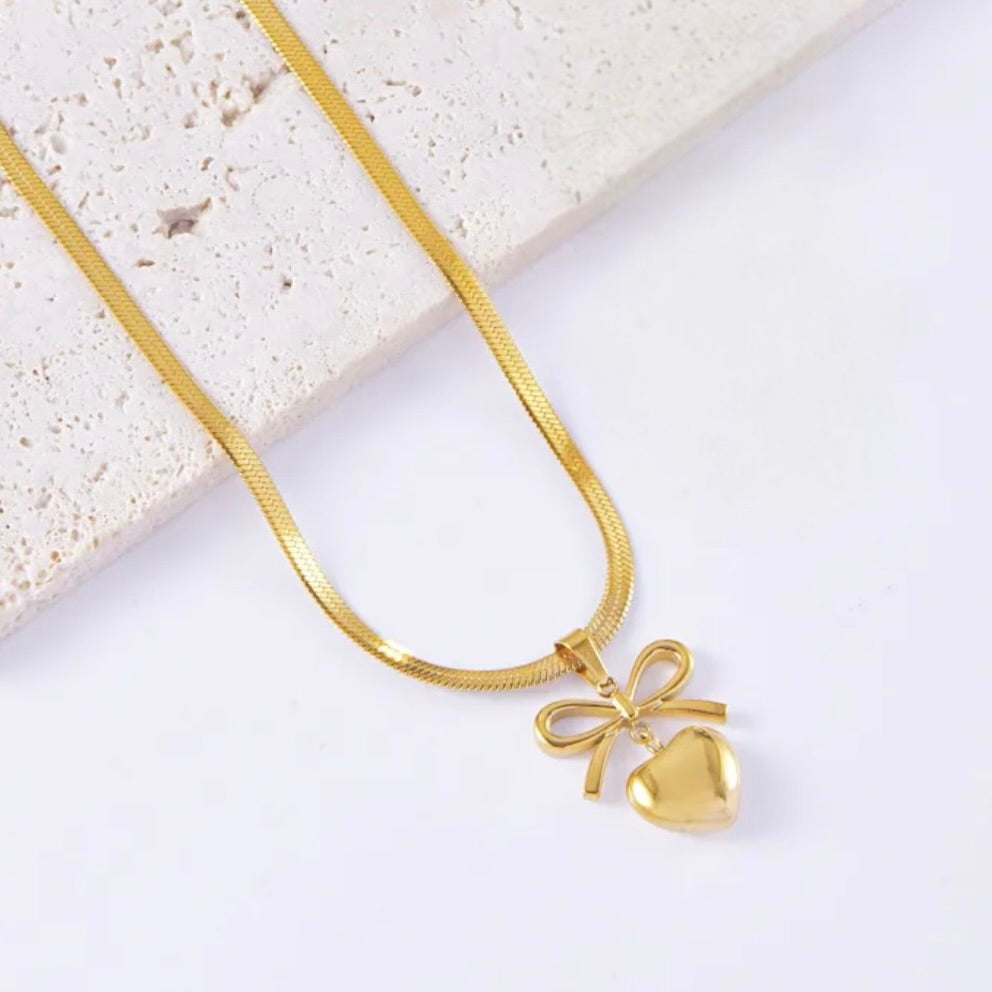 Bow heart necklace 