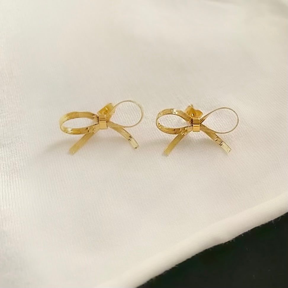 Gold Bow earrings 