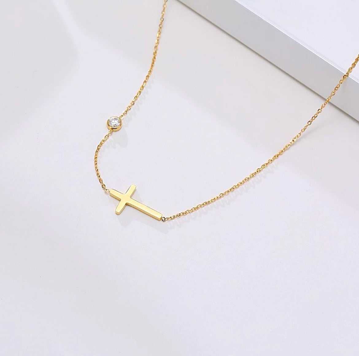 Dainty cross necklace 