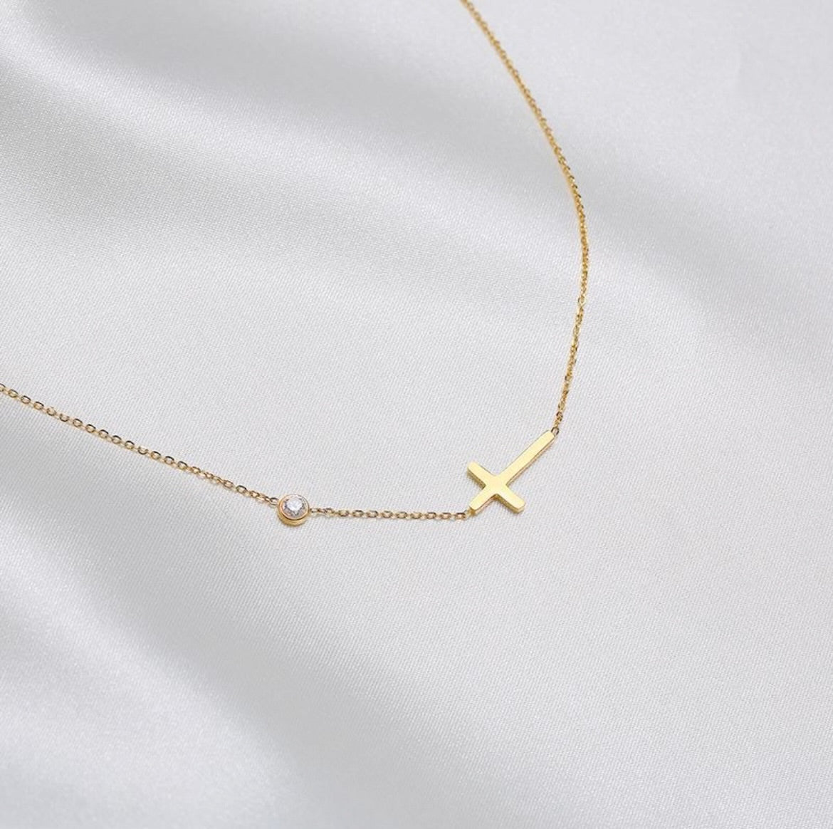 Dainty cross necklace 