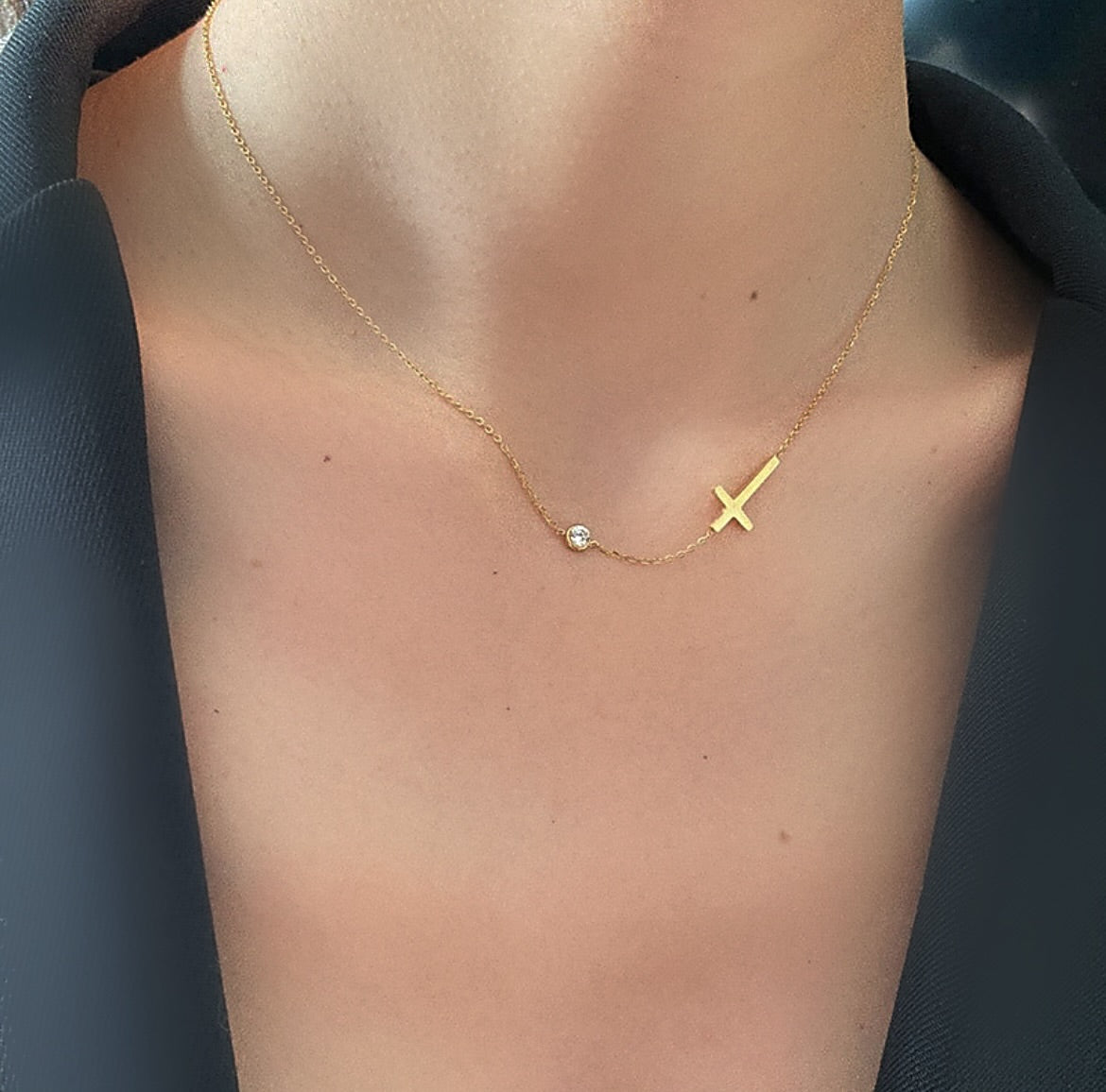 Dainty cross necklace 