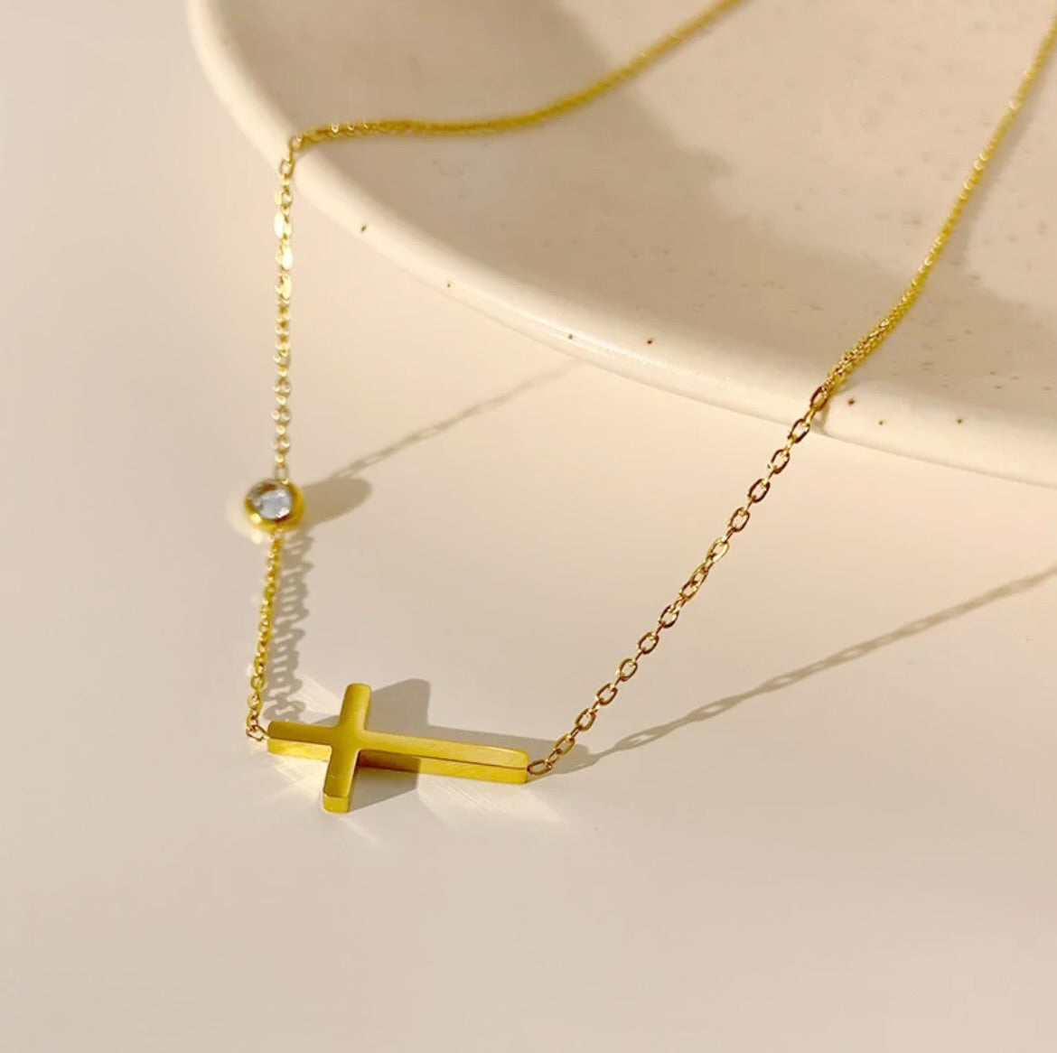 Dainty cross necklace 