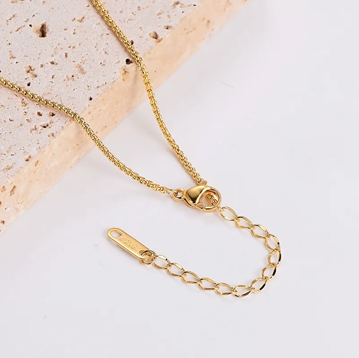 Gold dot necklace 