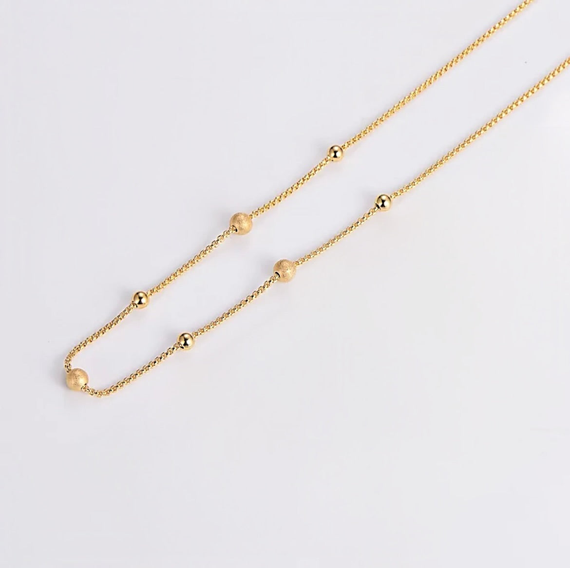 Gold dot necklace 