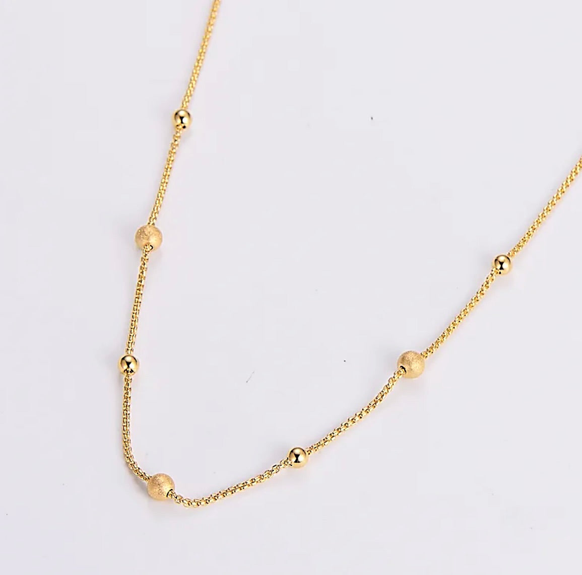 Gold dot necklace 