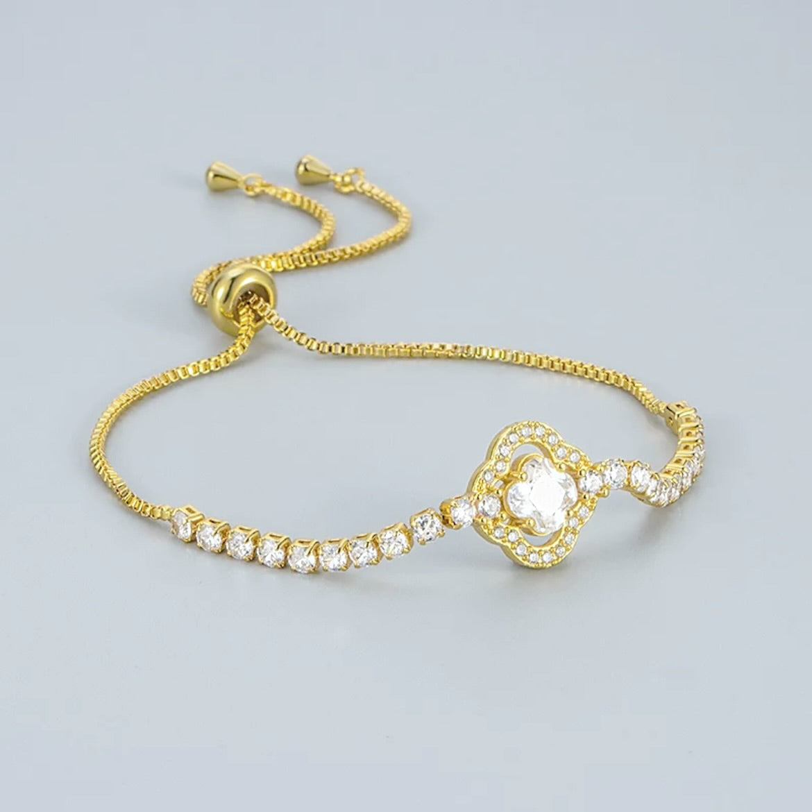 Diamond clover tennis bracelet 