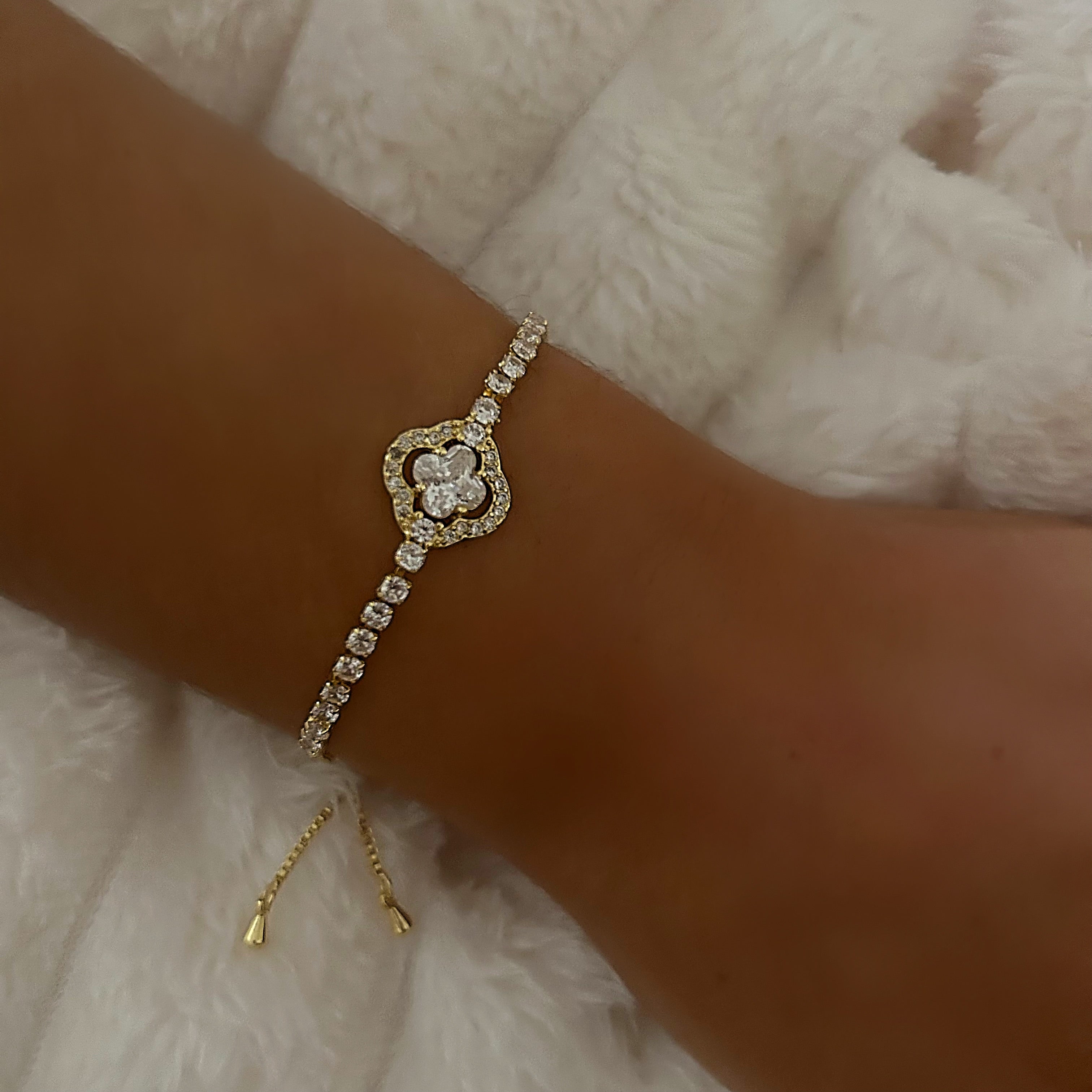 Diamond clover tennis bracelet 
