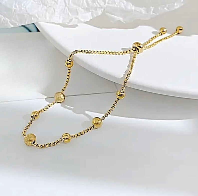 Gold dot bracelet