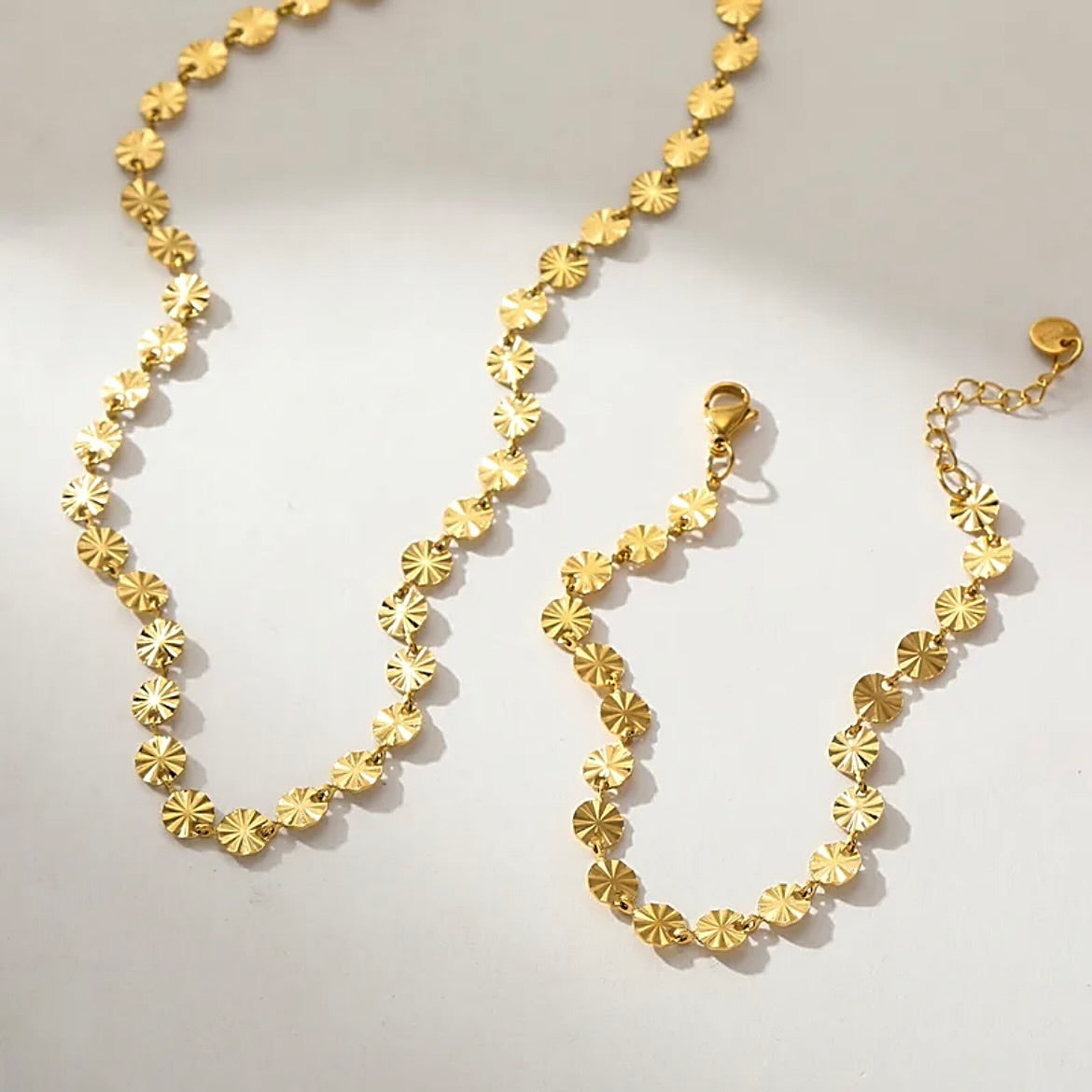 Gold disc necklace 