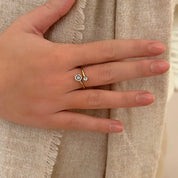 Gold ring with round diamonds 