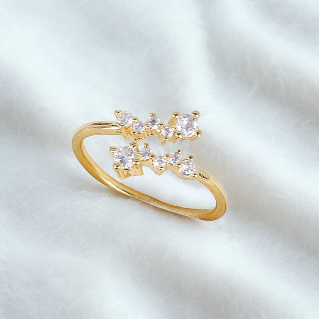 Gold ring with diamonds 