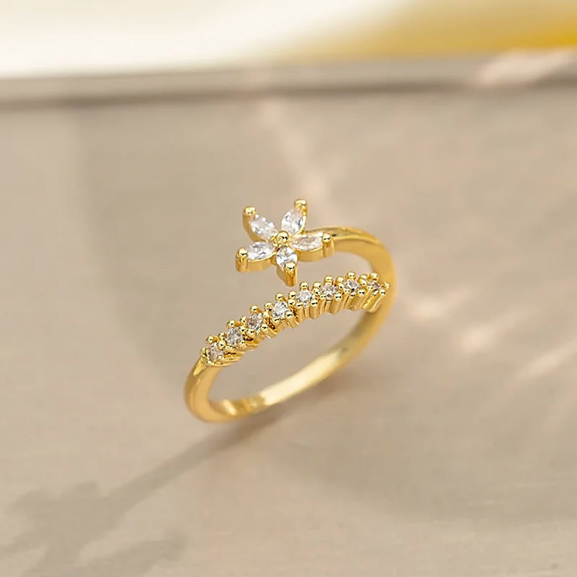 Diamond flower ring 