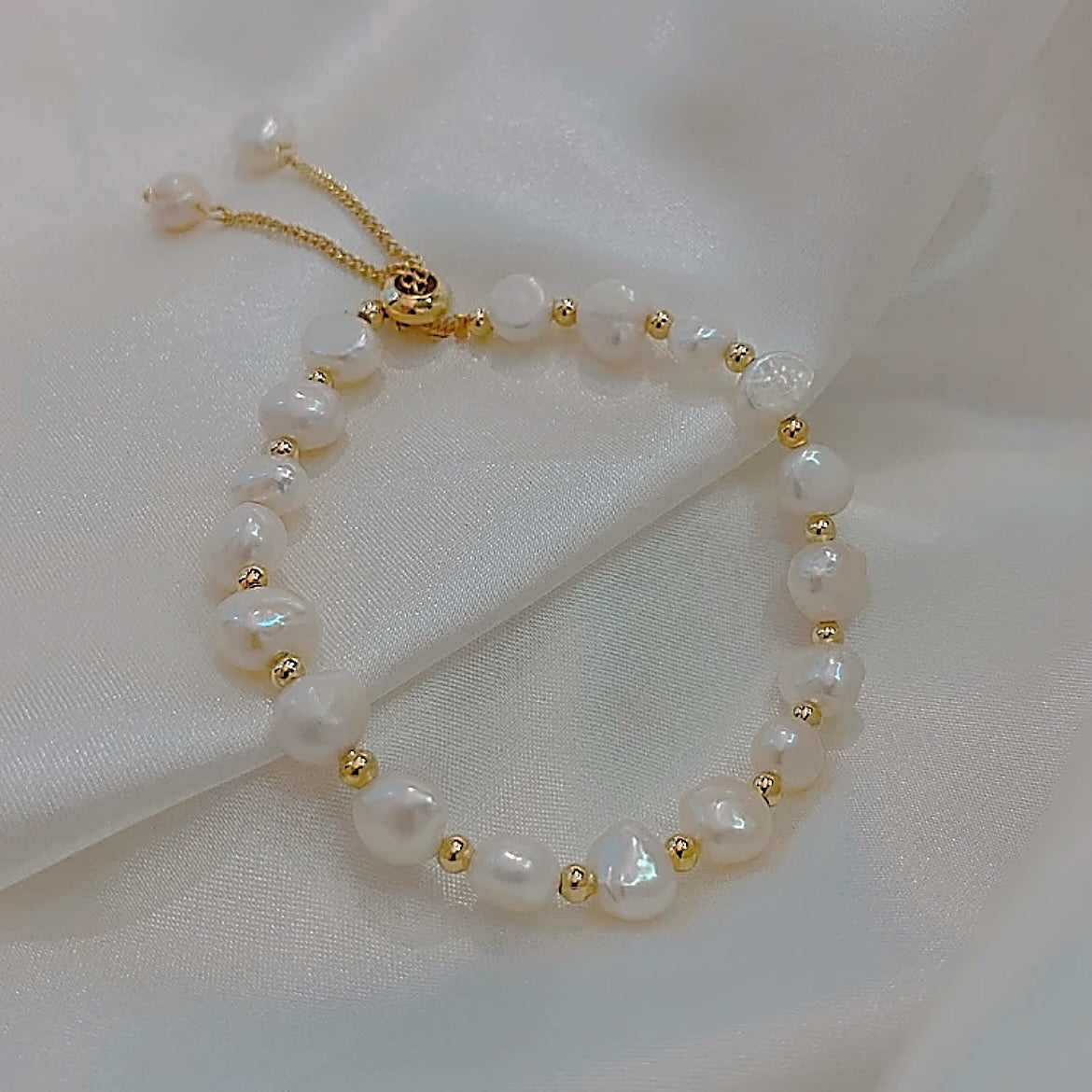Pearl bracelet 