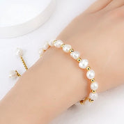 Pearl bracelet with gold accents 