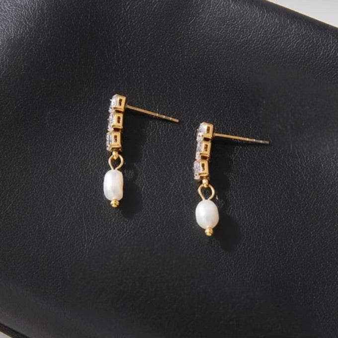 Diamond earrings with pearl drop 