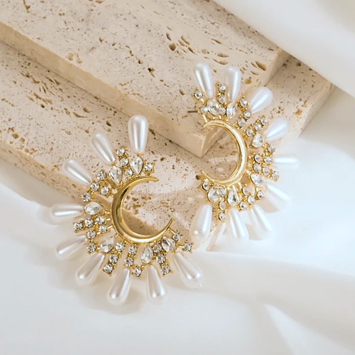 Statement pearl earrings 