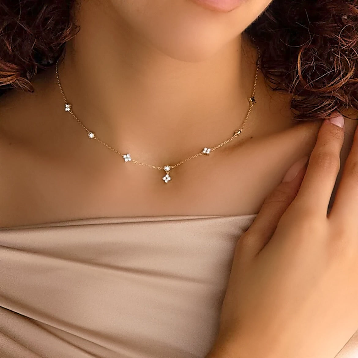 Diamond flower necklace 