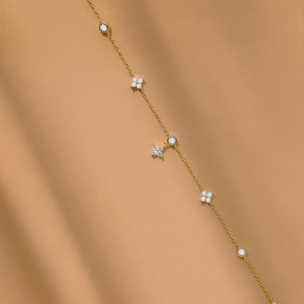 Diamond flower necklace 