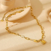 Gold
Lock necklace 