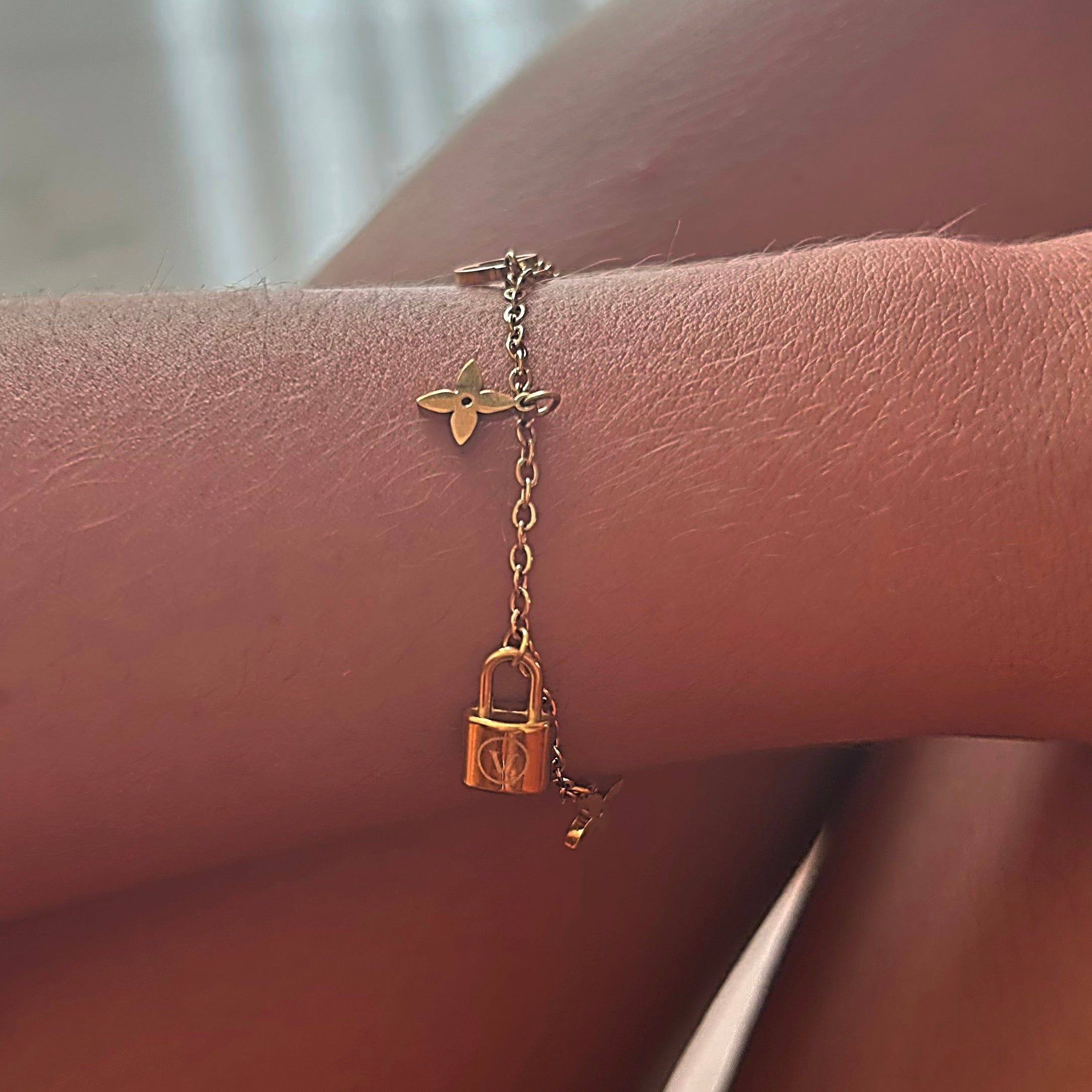 Gold lock bracelet 