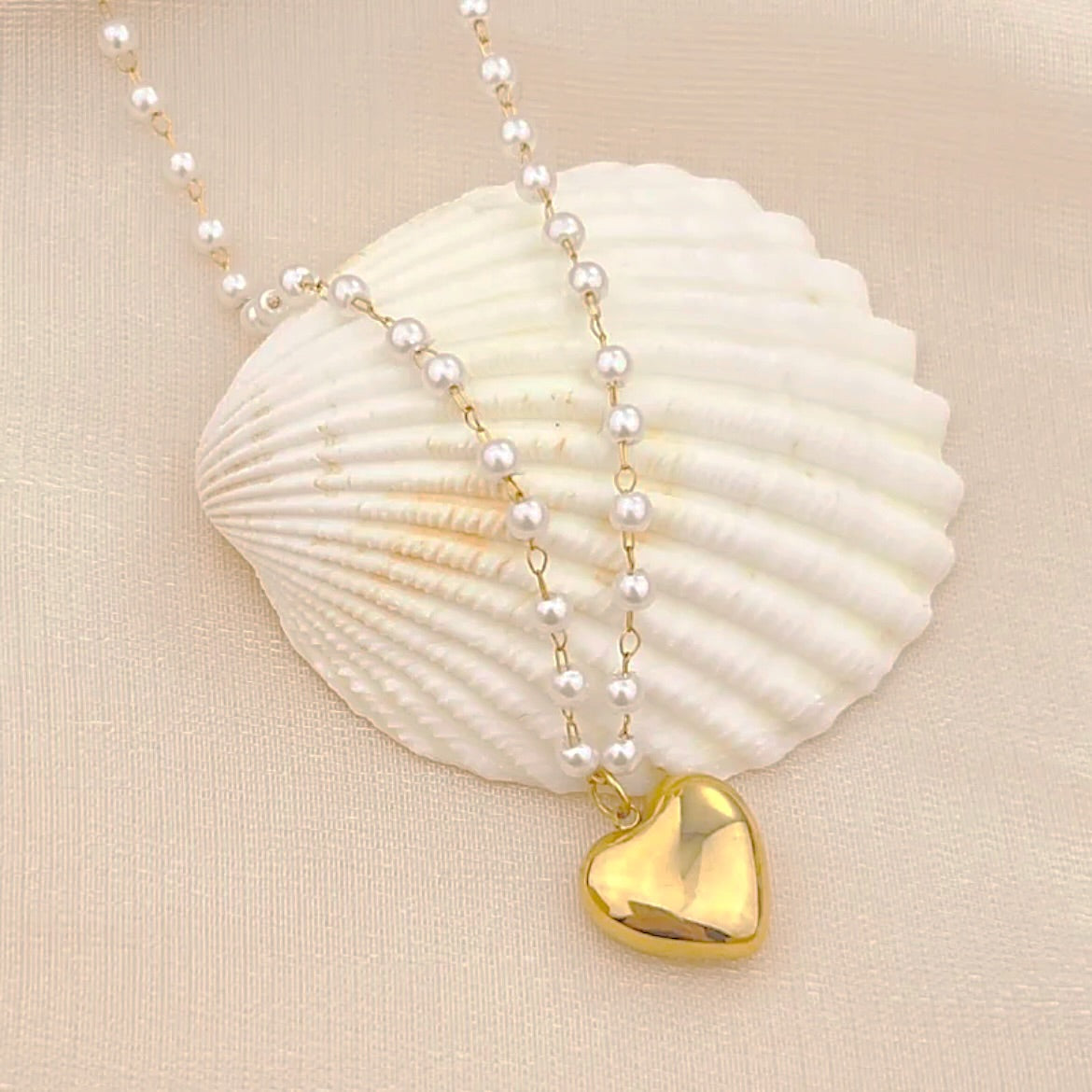 Heart pearl necklace