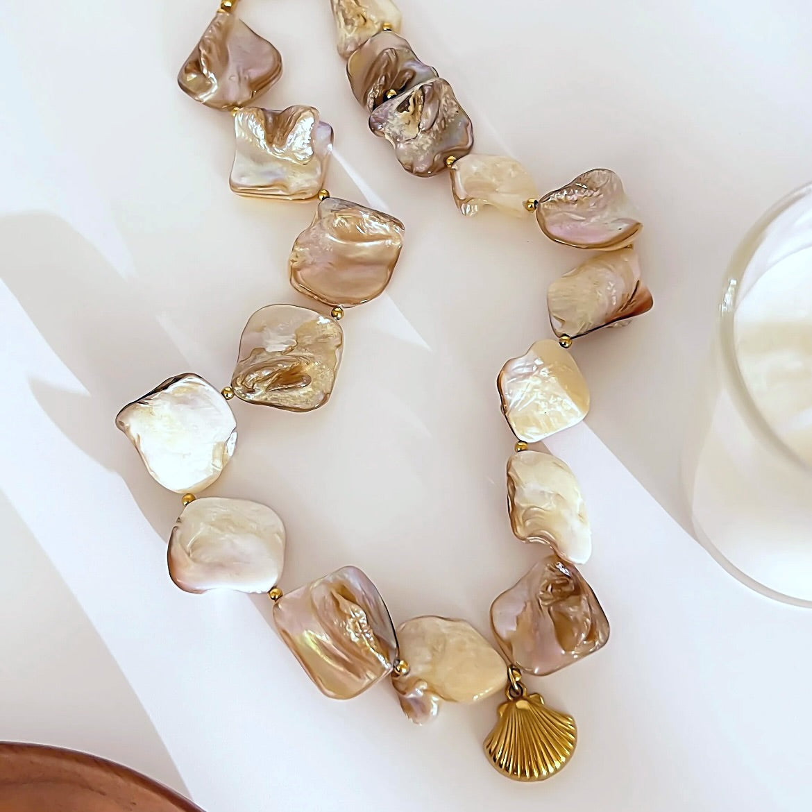 Beige shell necklace 
