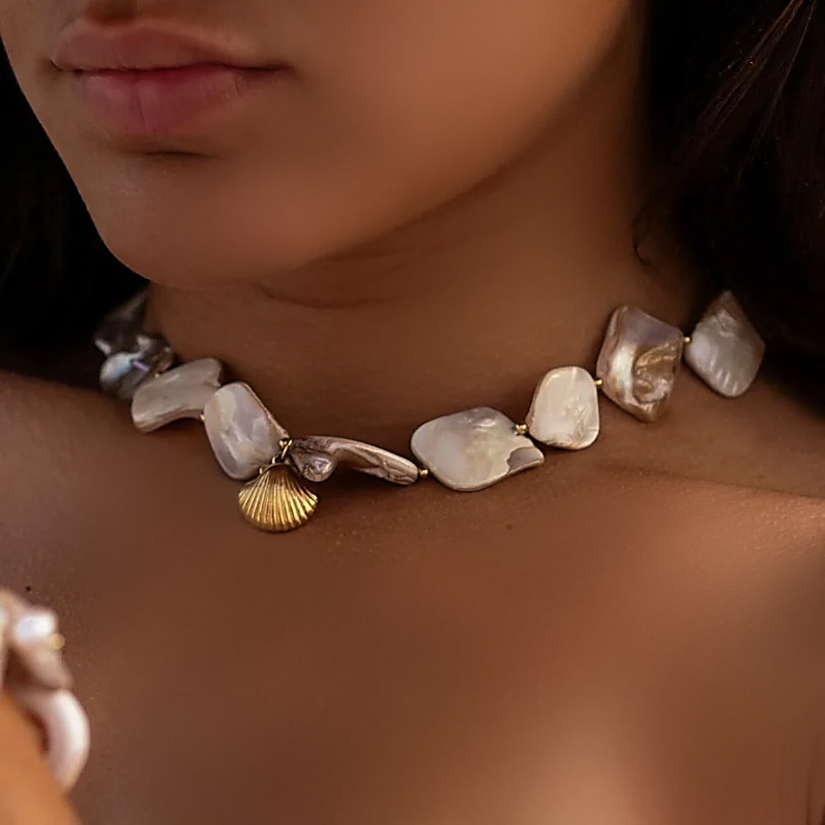 Beige shell necklace 