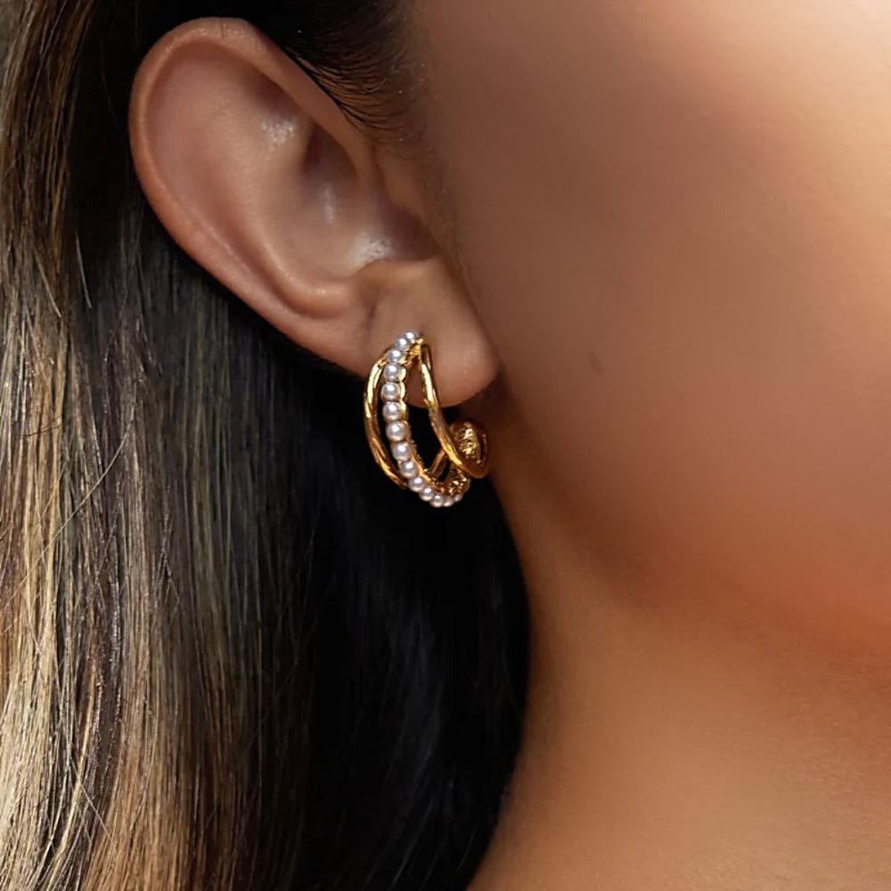 Gold hoop earrings with pearls 