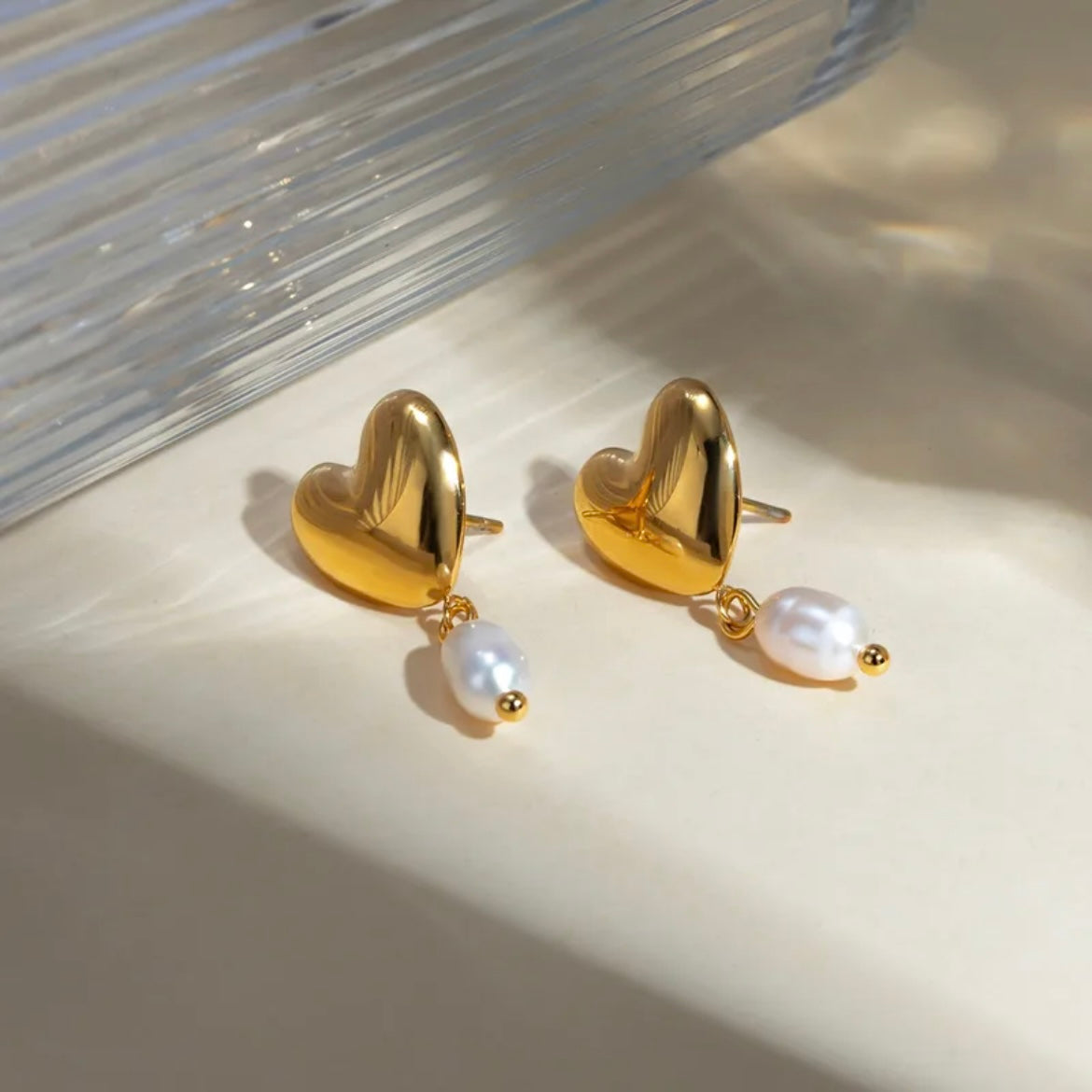 Heart pearl earrings 