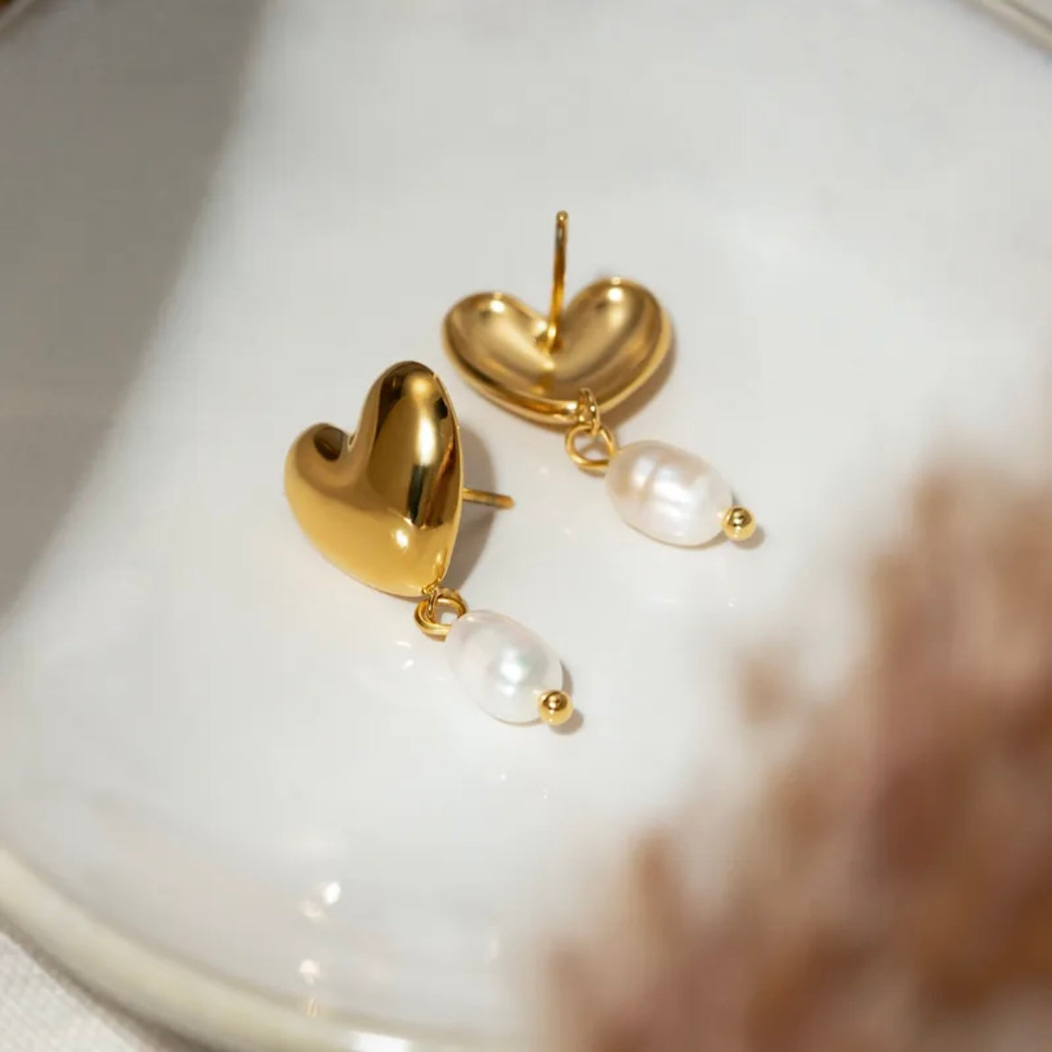 Heart pearl earrings