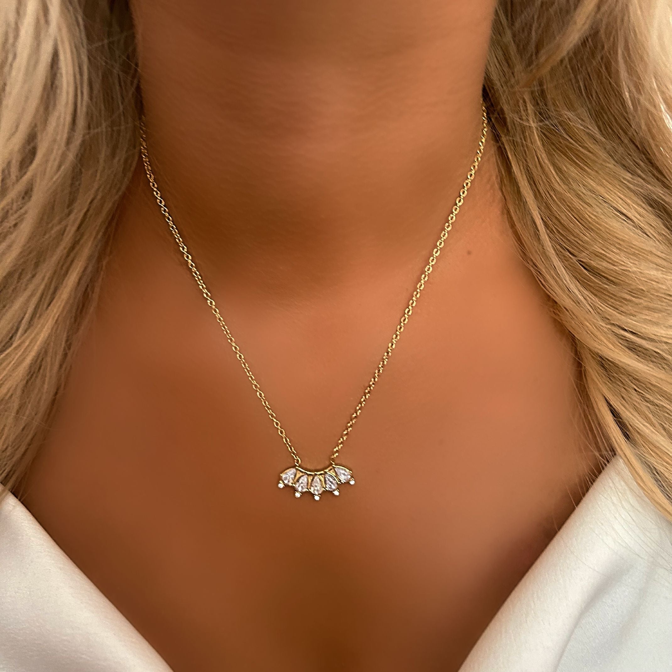 Gold quartz necklace 