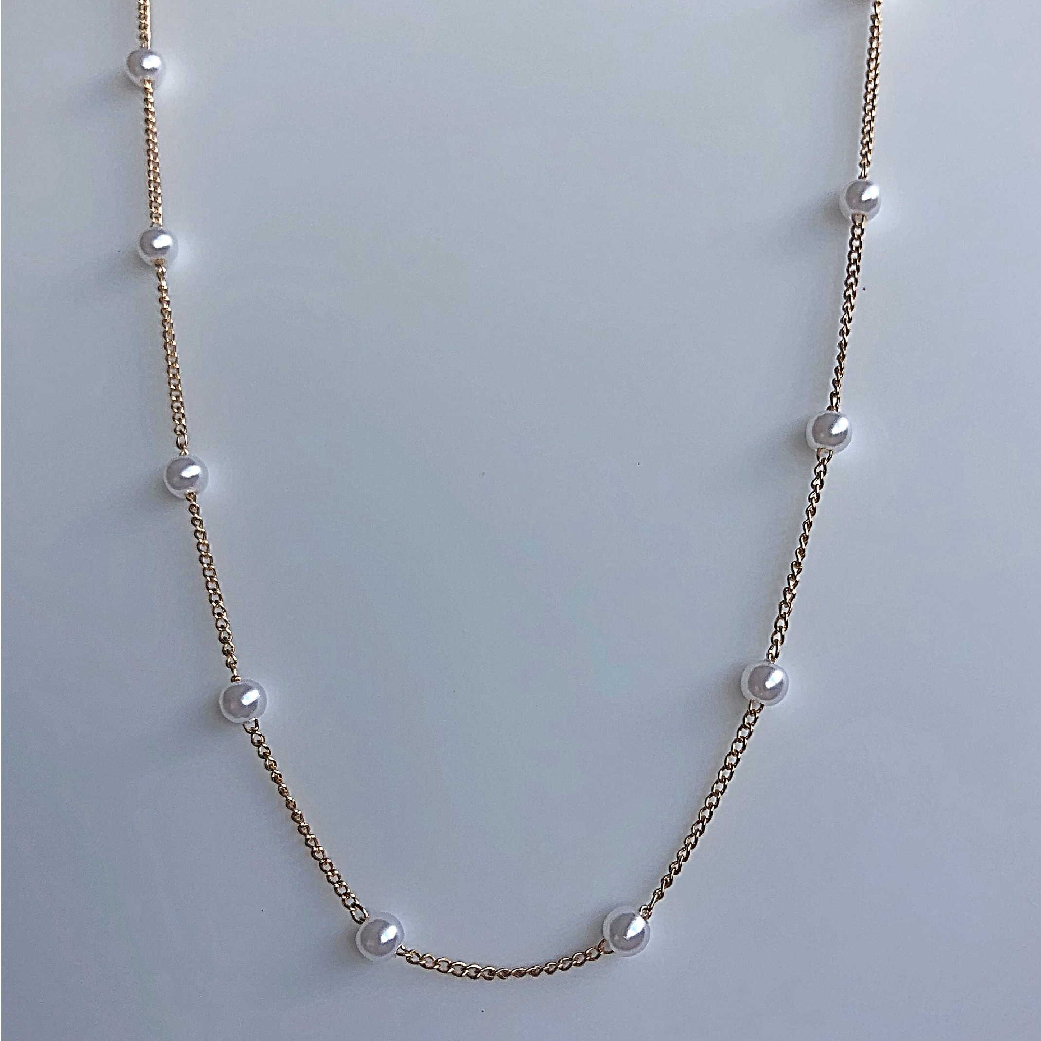 Tiny pearl gold chain